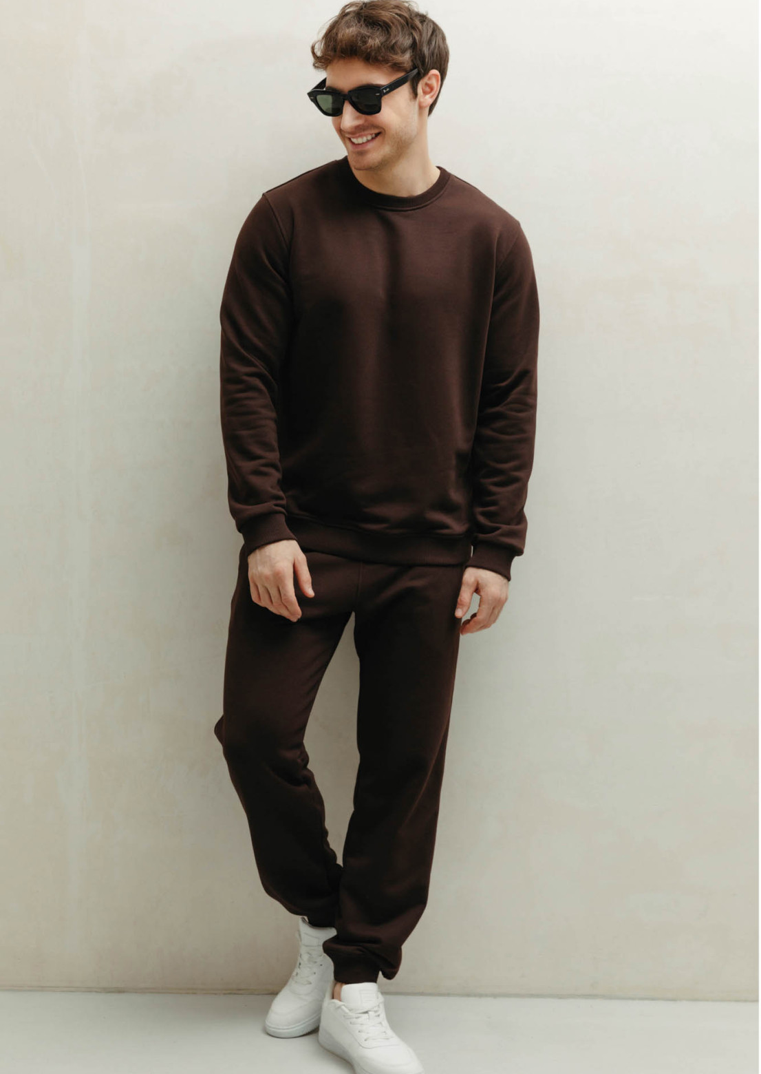 Chocolate color men basic three-thread trousers with a lace
